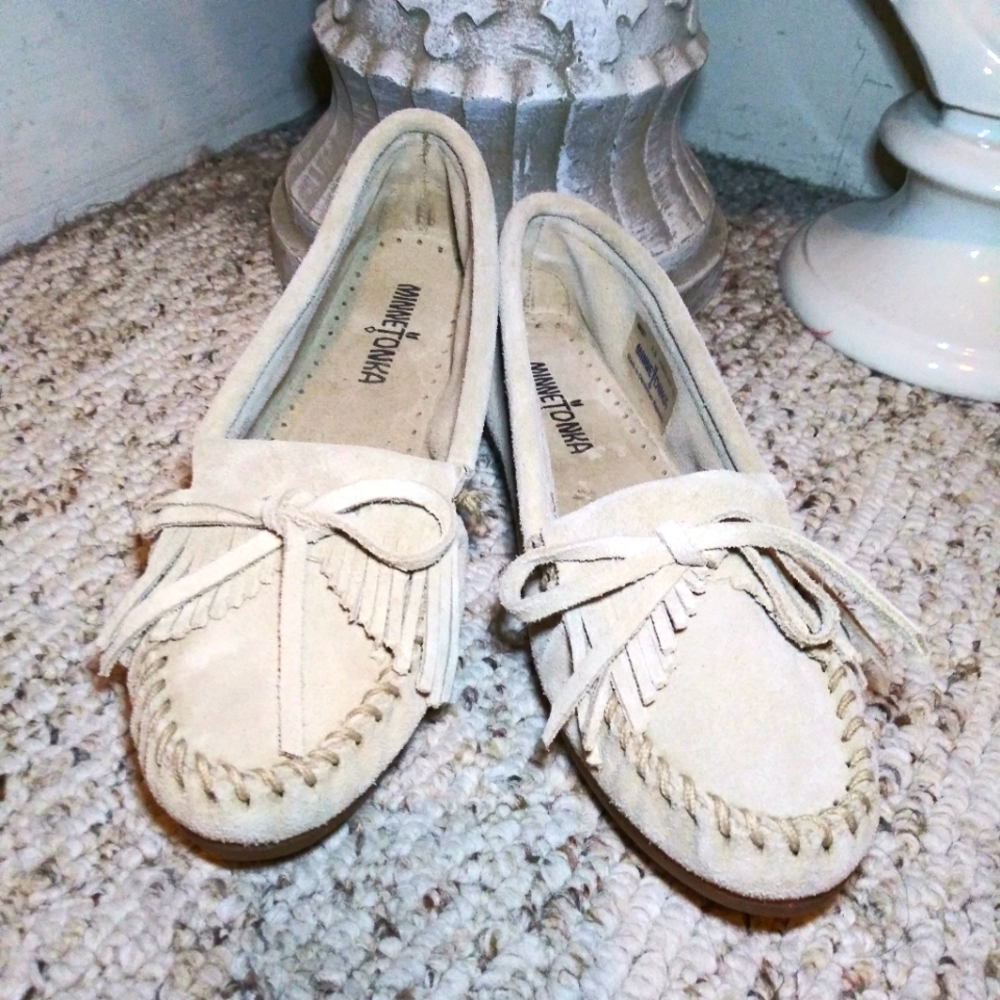 Minnetonka Off White Suede Kilty Moccasins